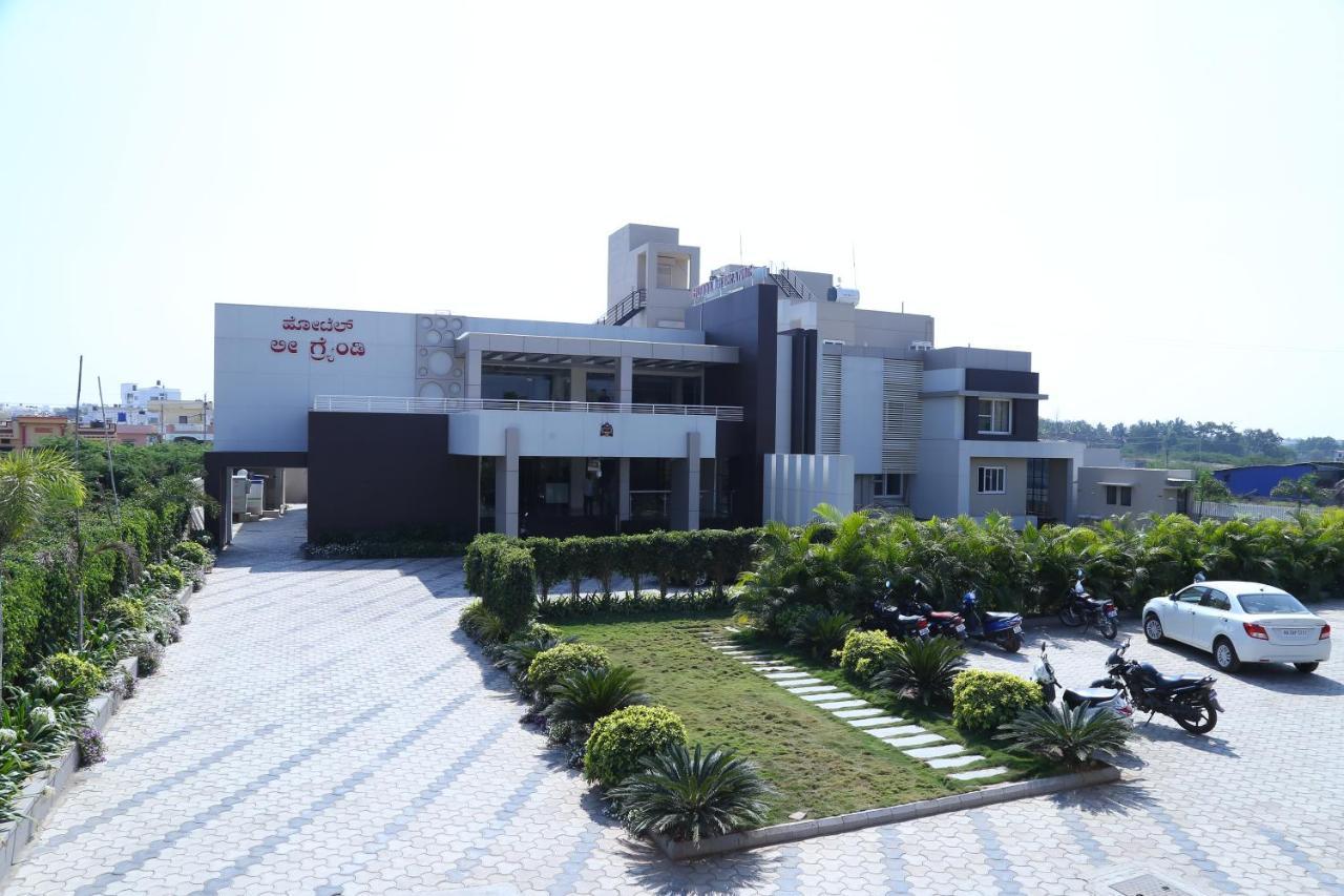 Hotel Le Grande Bijāpur Dış mekan fotoğraf