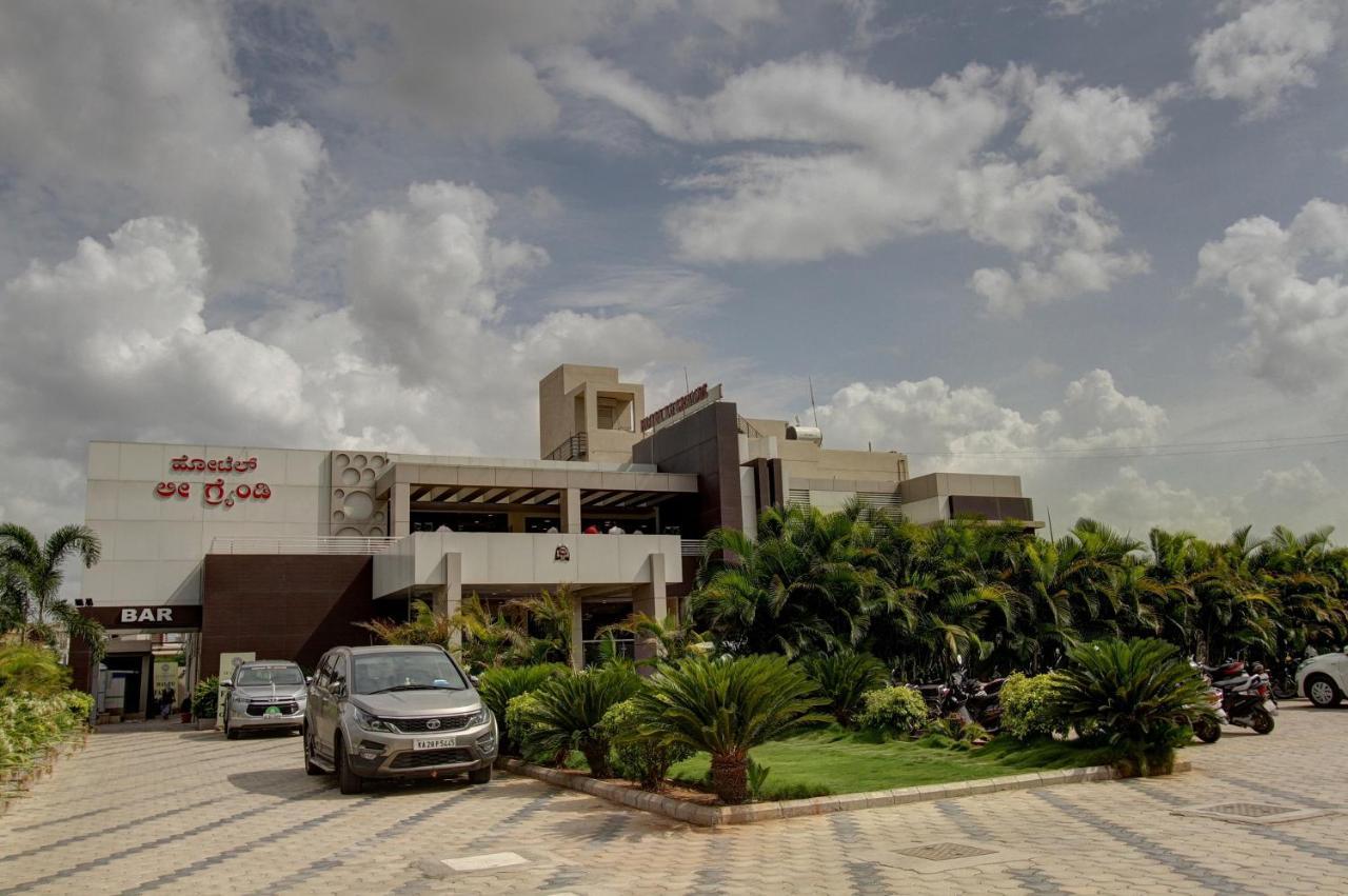 Hotel Le Grande Bijāpur Dış mekan fotoğraf