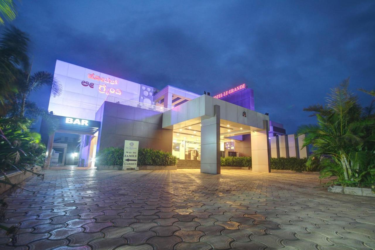 Hotel Le Grande Bijāpur Dış mekan fotoğraf