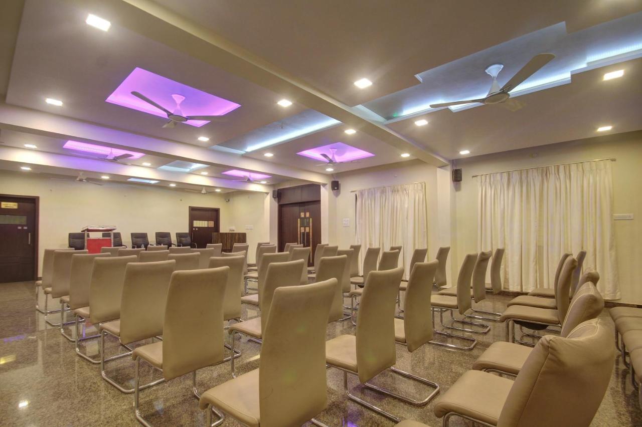 Hotel Le Grande Bijāpur Dış mekan fotoğraf