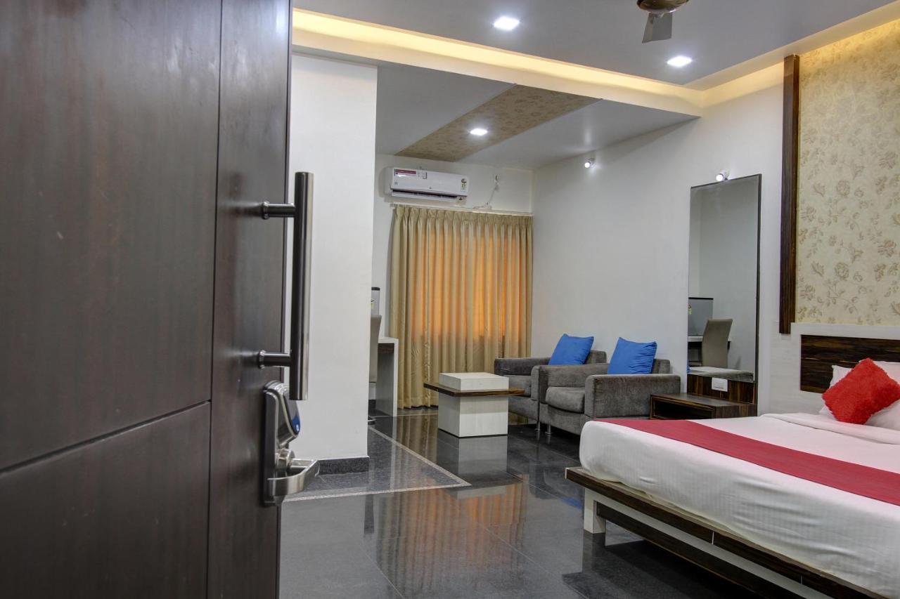 Hotel Le Grande Bijāpur Dış mekan fotoğraf