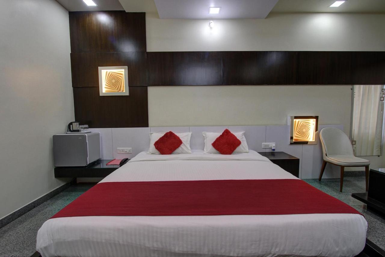 Hotel Le Grande Bijāpur Dış mekan fotoğraf